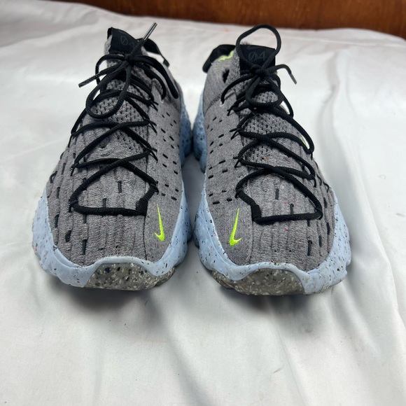 Nike Space Hippie 04 Men Sz 10.5 Grey Volt Smoke Athletic Shoe CZ6398-001 - Picture 4 of 6